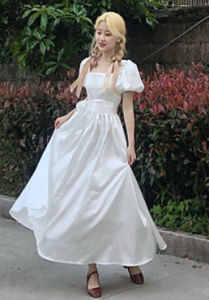 Váy công chúa tay phồng cổ vuông Váy công chúa tay phồng cổ vuông